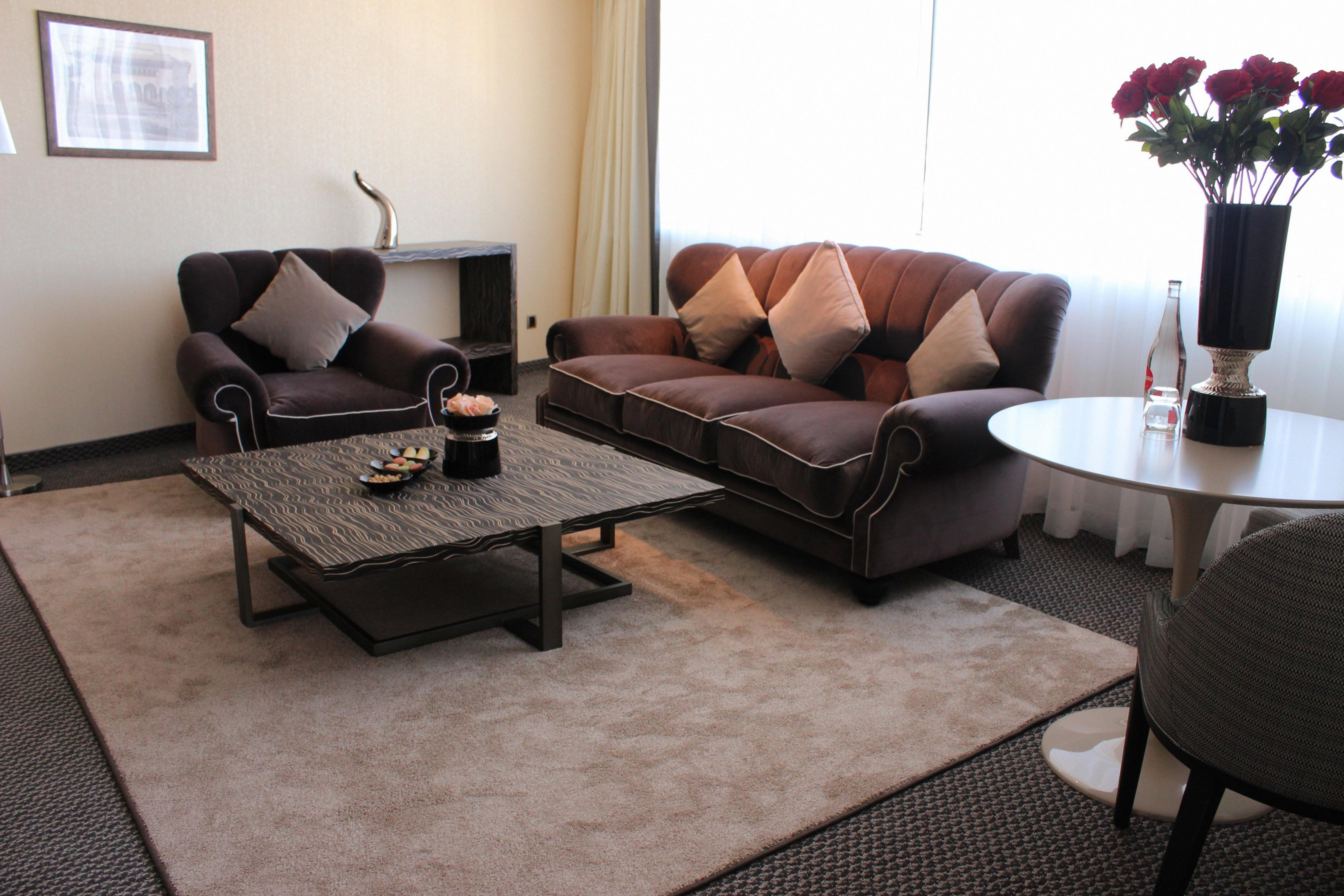 Grand Mogador City Center Casablanca Exteriér fotografie A living room in a hotel