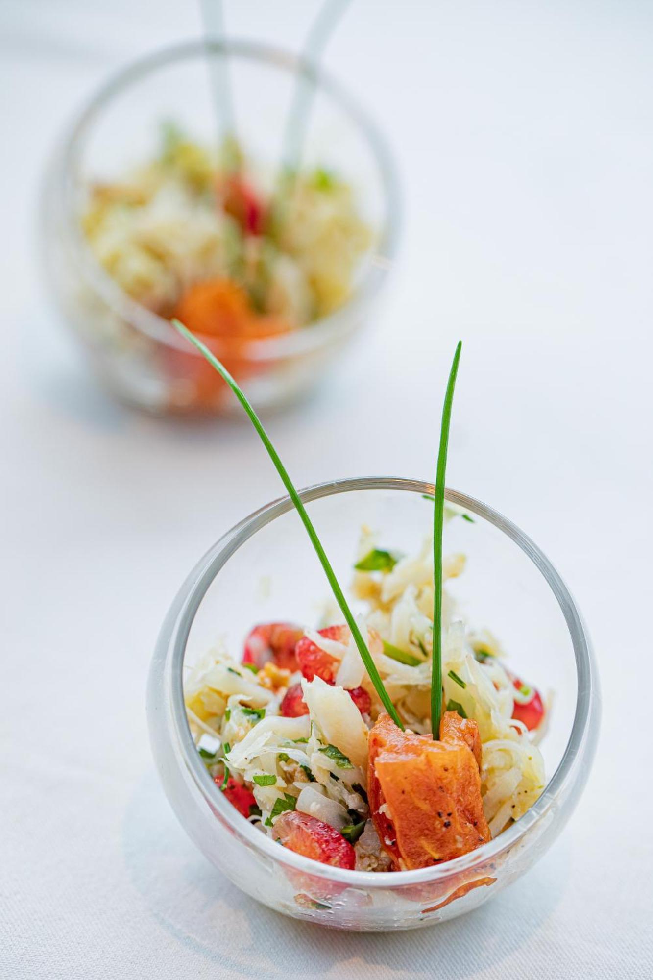 Grand Mogador City Center Casablanca Exteriér fotografie A salad with chives