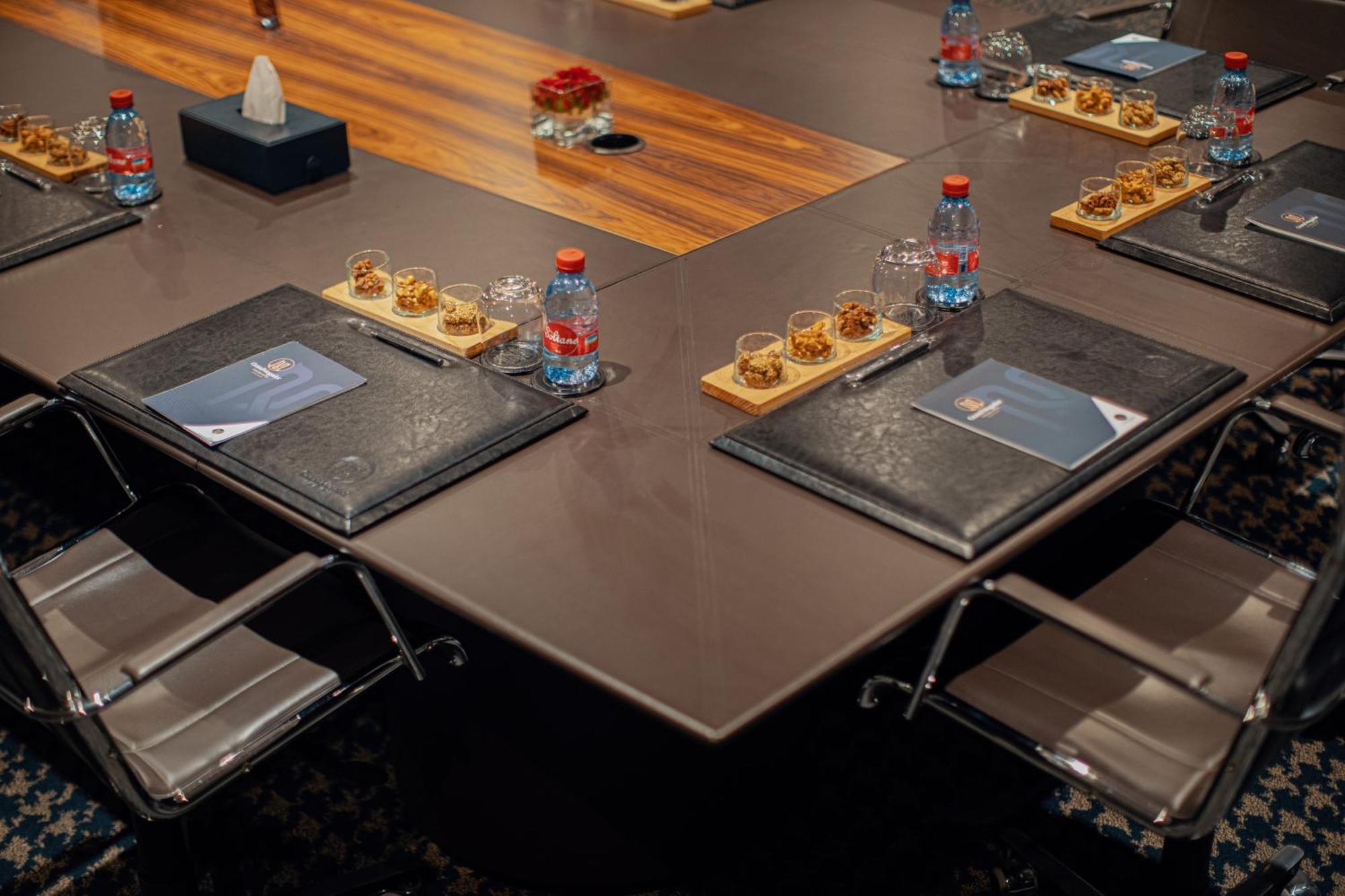 Grand Mogador City Center Casablanca Exteriér fotografie Meeting room at the hotel