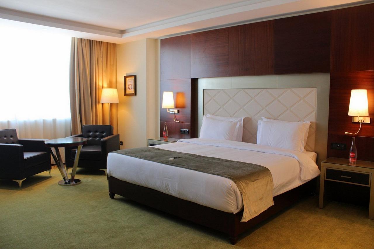 Grand Mogador City Center Casablanca Exteriér fotografie A room at the hotel